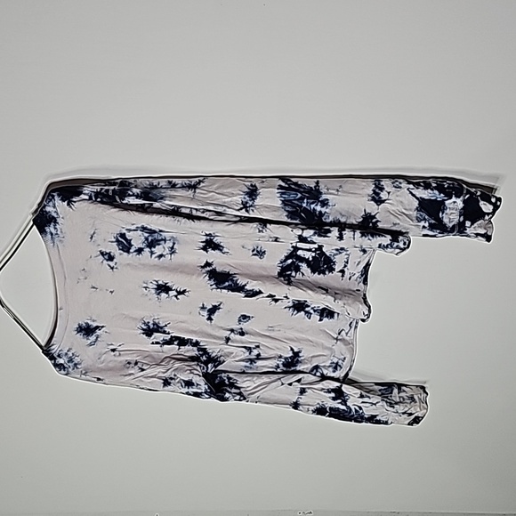 Hollister medium long sleeve shirt - Picture 3 of 6